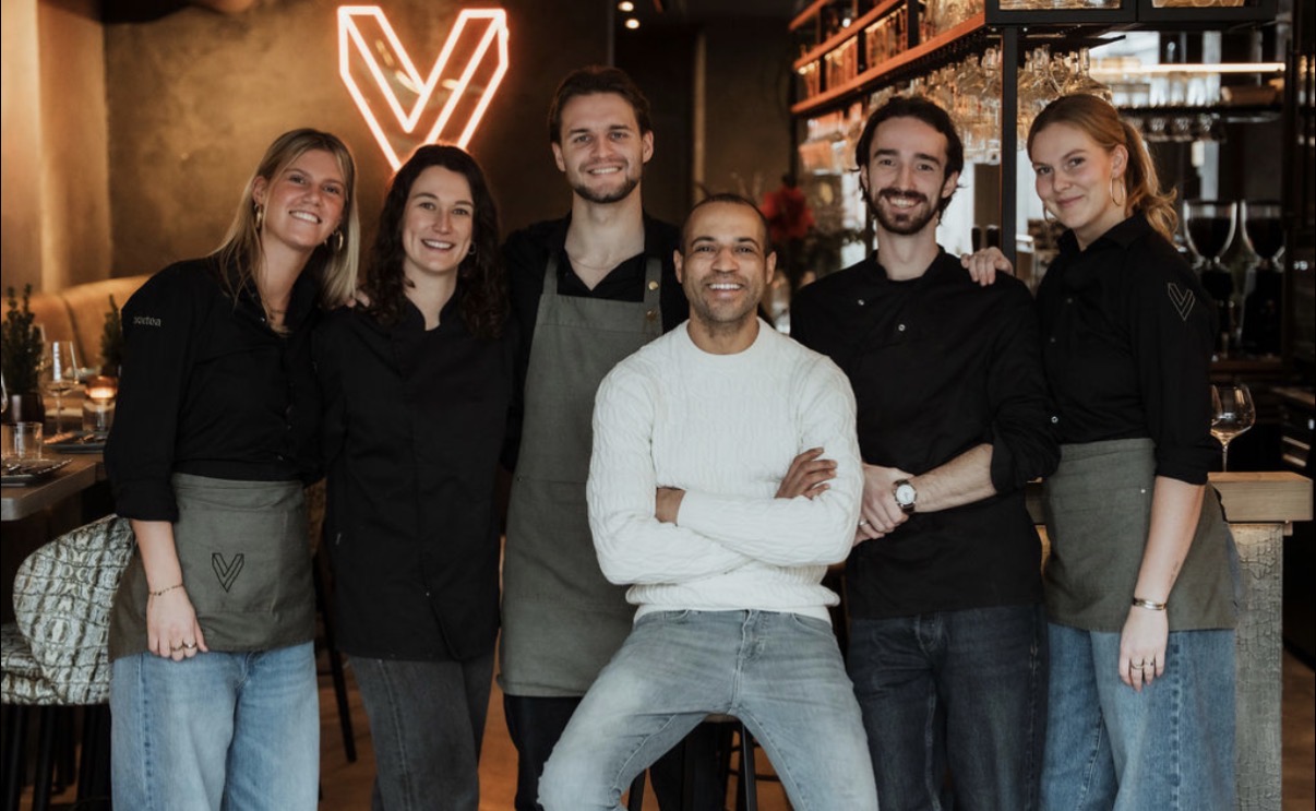 Het team van Veemarktplein bij de bar